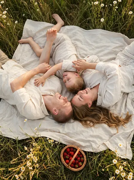 Семья на пледе — вид сверху — пример ИИ-фото по промту