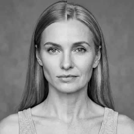 Тренд «половина лица»: мама и я — пример ИИ-фото по промту